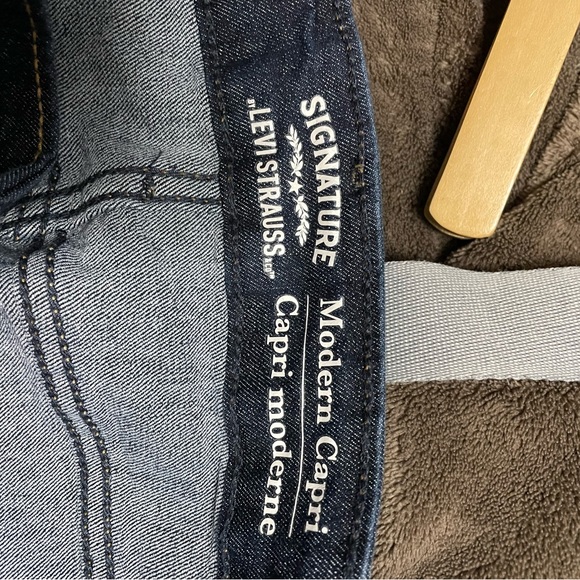 Levis capris - Picture 2 of 3